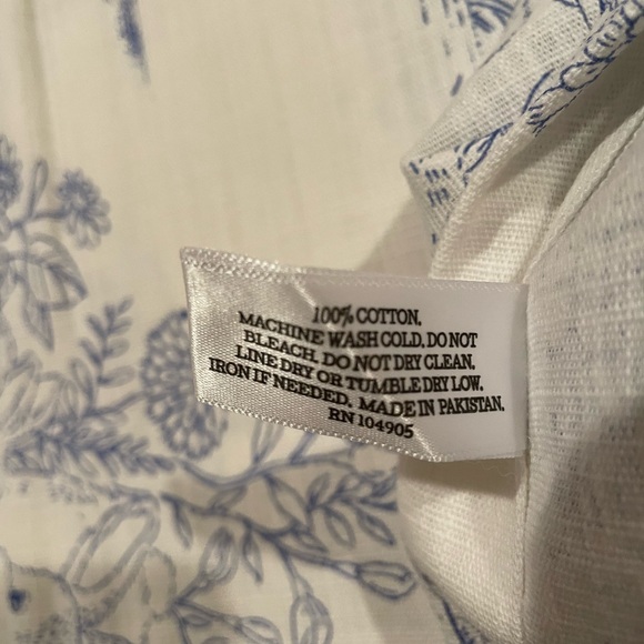 Maeve & Rose Easter Tablecloth Blue & White Toile Rabbit Oblong 100% Cotton - Picture 3 of 5